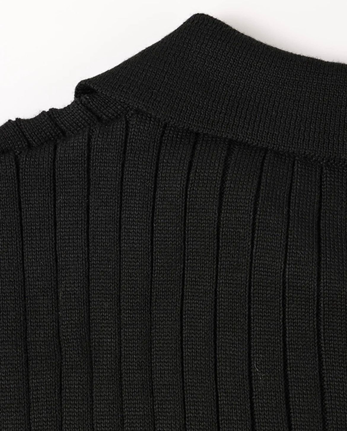 Pull Col Rond Noir — Édition Essentielle